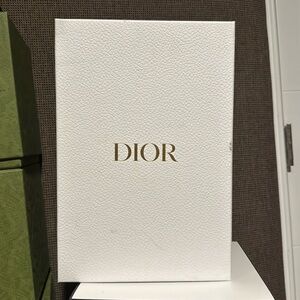 Dior box